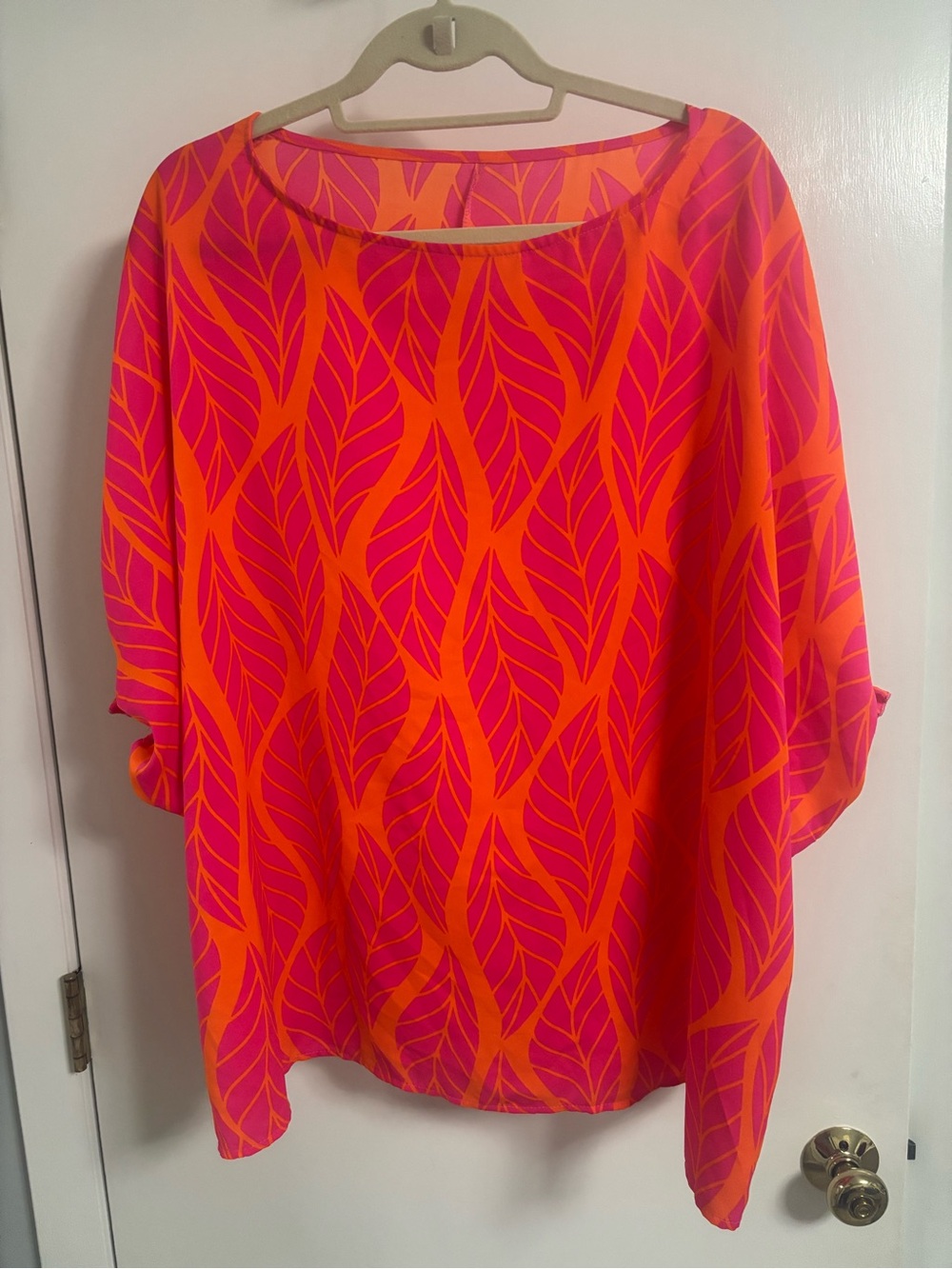 LIKE NEW— 2XL Women's Bright Pink & Orange Leaf-Print Blouse!